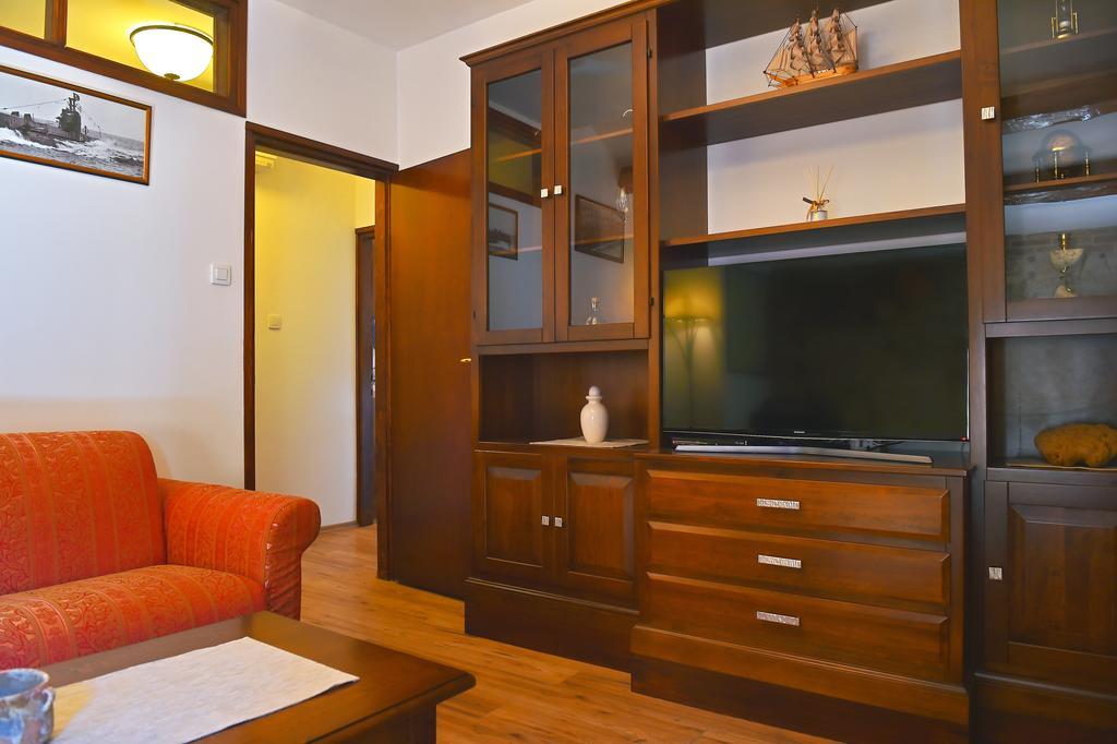 Antique Apartment Arsenale Ровінь Екстер'єр фото
